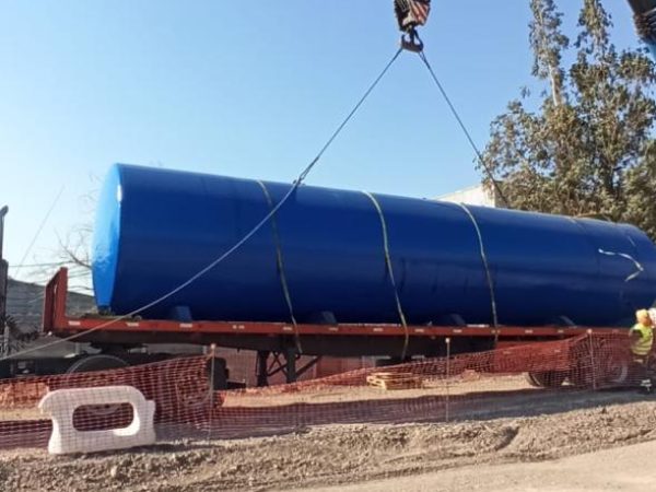 Camion Levantando Tubos Diesel