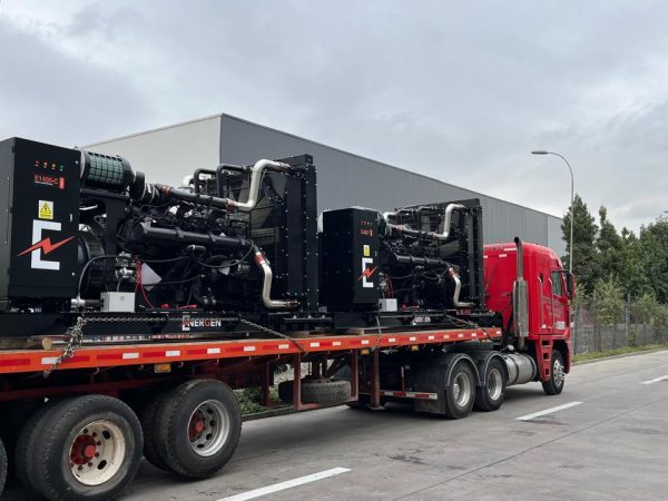 Camion Cargado con un Grupo Electrogeno Energen